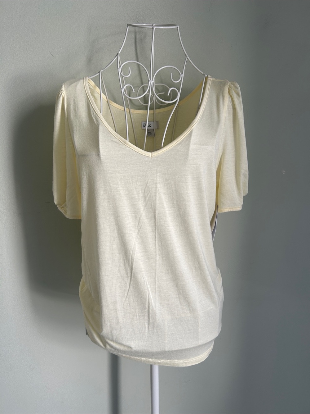 Nordstrom yellow V-Neck Short Sleeve Women's Top